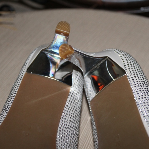 ⭐️CLEARANCE SALE⭐️Silver Studded Leather Open Toe Pumps - Picture 3 of 8